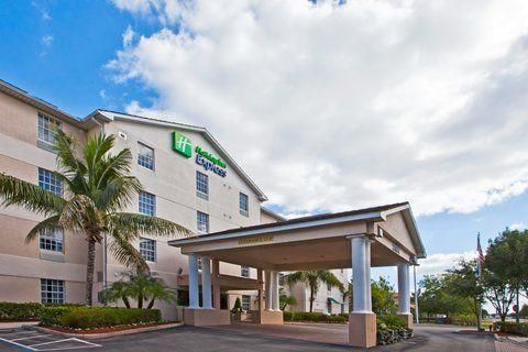 Holiday Inn Express Hotel & Suites Bonita Springs/Naples, an IHG Hotel