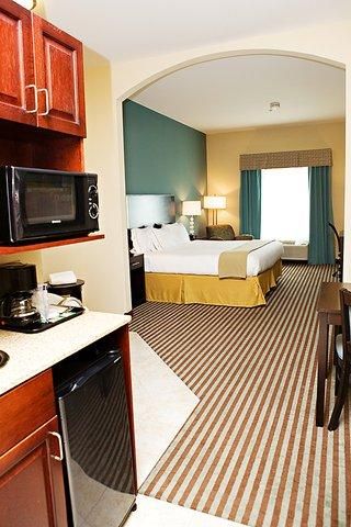 Holiday Inn Express & Suites Youngstown West I 80, an IHG Hotel