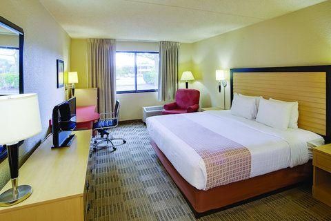 La Quinta inn & Suites Armonk Westchester County Airport