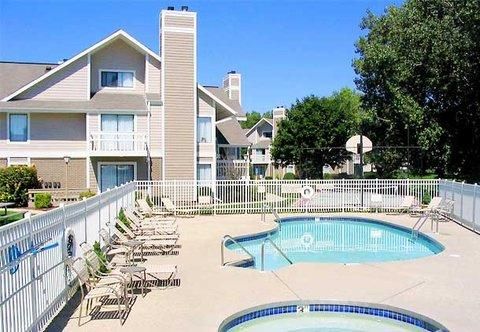 Residence Inn by Marriott Milwaukee Brookfield