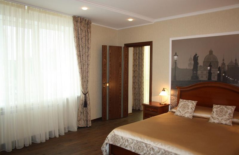 Pioneer Luxe Hotel