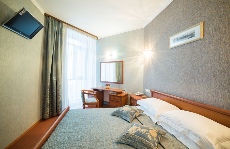 Empire Hotel