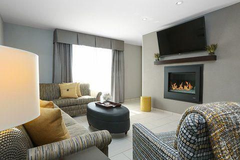 Holiday Inn and Suites East Peoria, an IHG Hotel