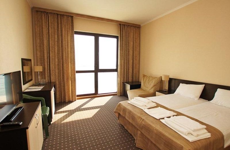 Golden Hills Hotel