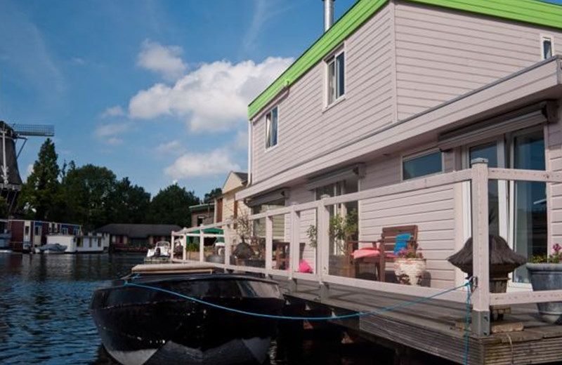 MINTIES, FLOATING BED EN BREAKFAST
