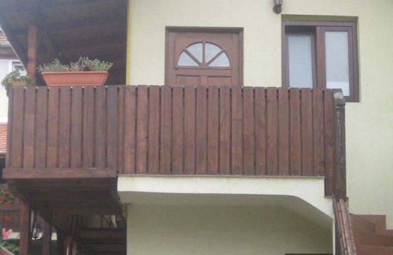 PENSIUNEA COCOSUL ROSU