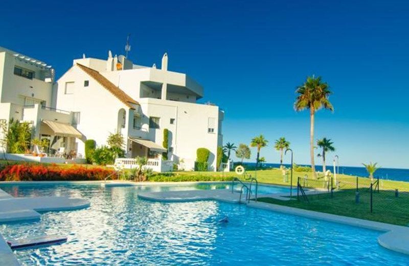 FIRST LINE HOUSE CASARES DEL MAR