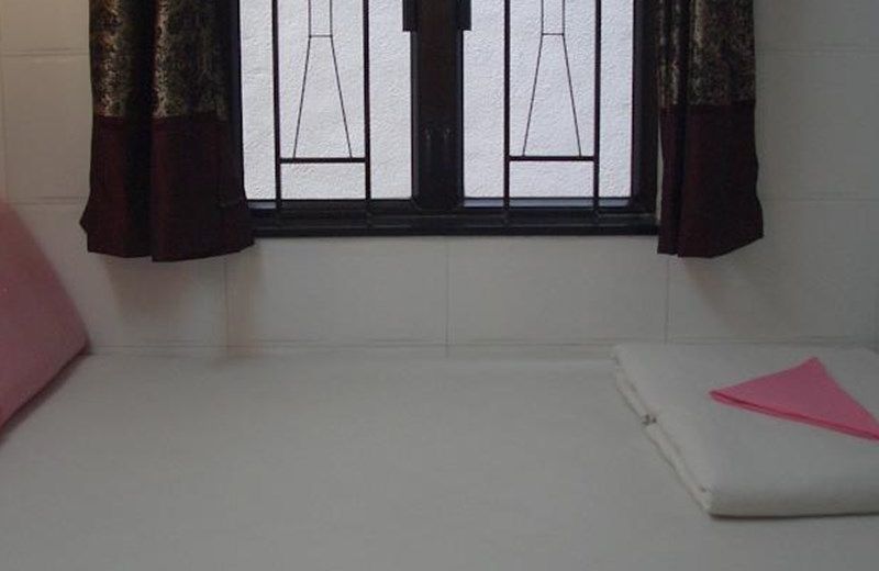 GOLDEN MAPLE LEAF GUEST HOUSE