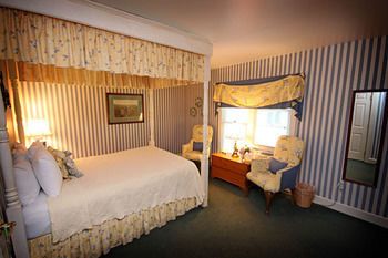 Metivier Inn