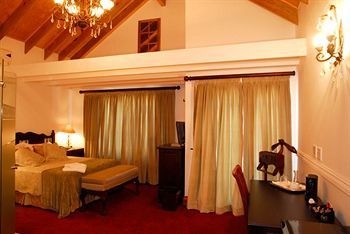 Aristo Manor Luxury Guesthouse