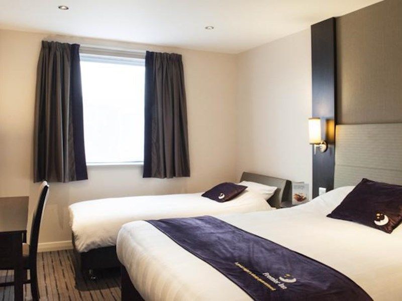 Premier Inn Wirral (Childer Thornton)