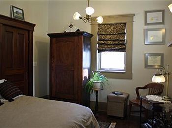 Plum Grove Inn
