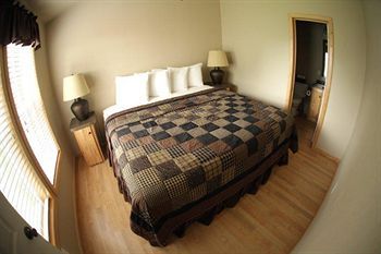 Hill Country Cottage & RV Resort