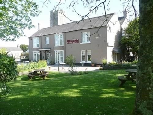 OYO Lamphey Hall Hotel