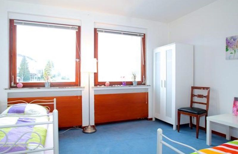 FAIR HOUSE & EASY STAY