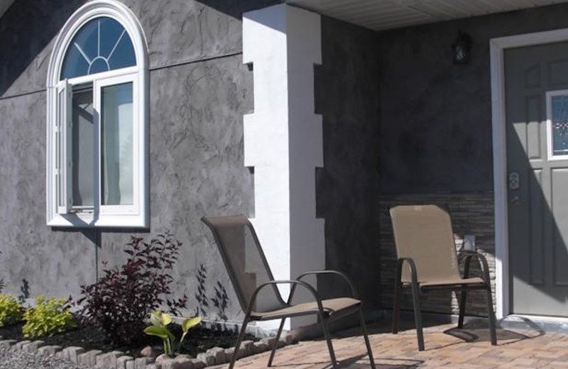 SEASONS EXTENDED STAY SUITES