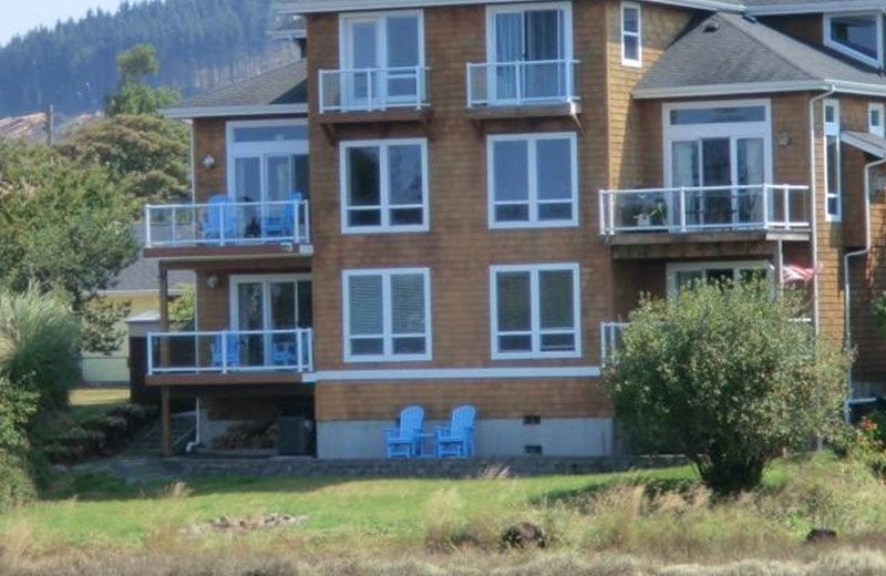RIVERHOUSE 2