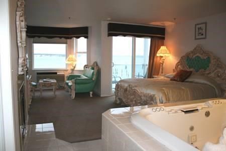 Tides Inn & Suites
