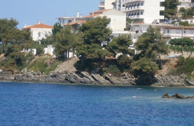 Akrotiri Hotel