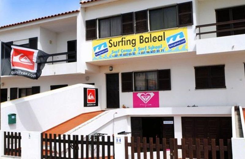 Surfing Baleal - Surf Camp and Surf School