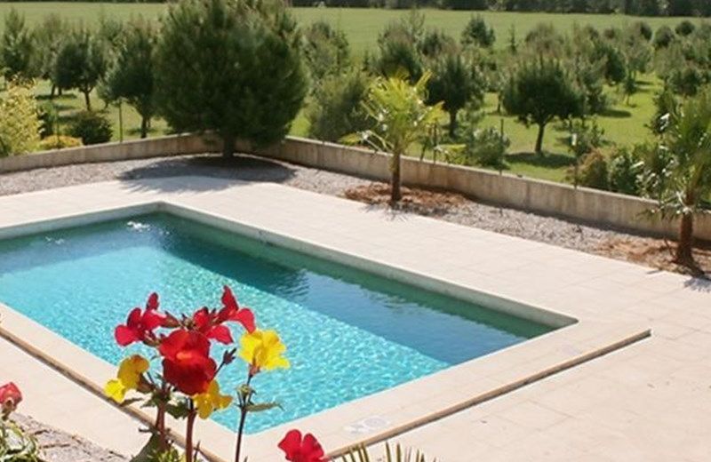 Villa de 2 chambres avec piscine privee jardin et wifi a Mormoiron