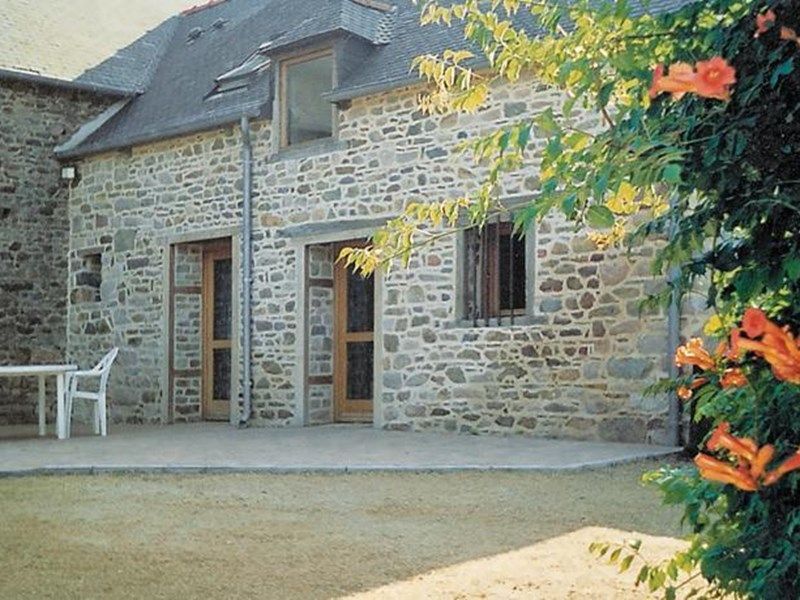 Holiday home Ploézal with a Fireplace 346