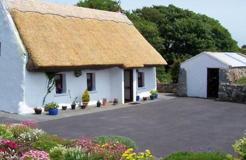 An Caladh Gearr Thatch Cottage