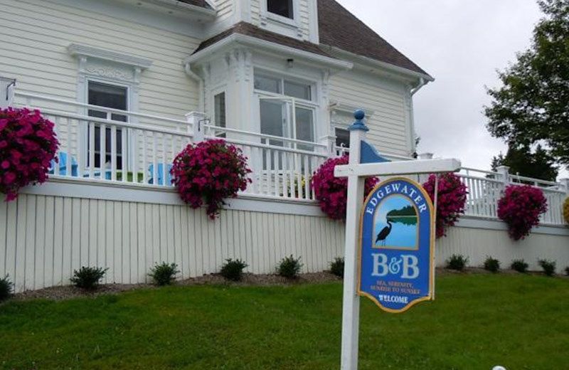 EDGEWATER & BREAKFAST & SEA LOFT COTTAGE