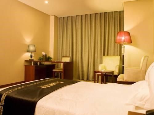 ROUND HOTEL