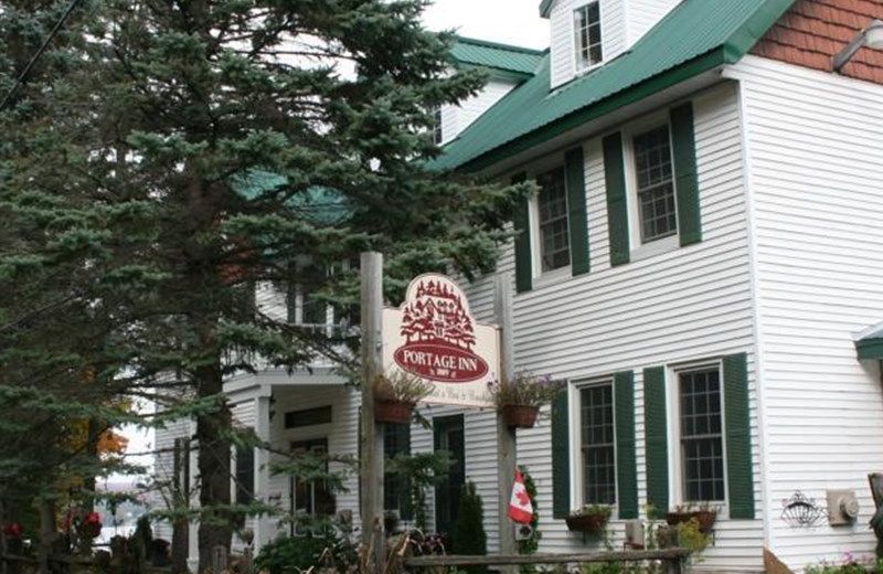 PORTAGE INN & COTTAGES