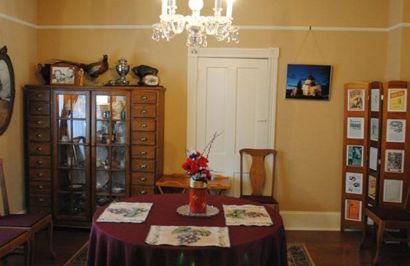 THE SLEEPY SENATOR GUEST HOUSE