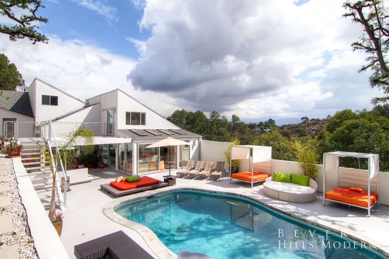 1040 - Beverly Hills Modern Estate