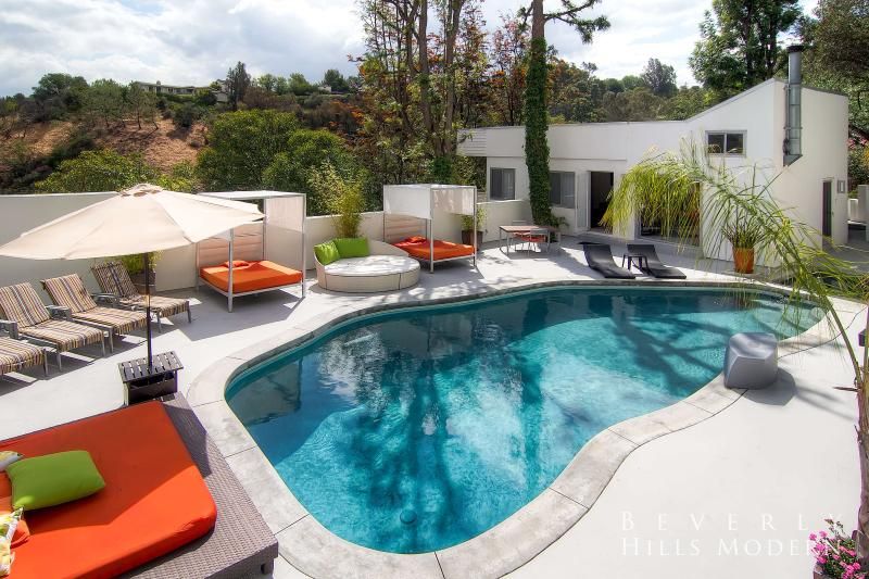 1040 - Beverly Hills Modern Estate