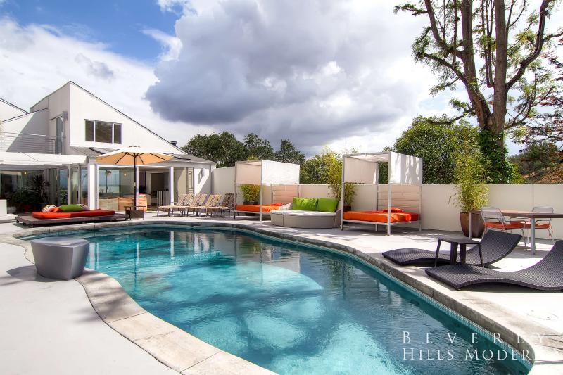 1040 - Beverly Hills Modern Estate