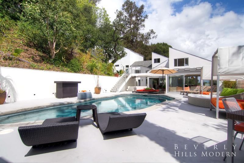 1040 - Beverly Hills Modern Estate