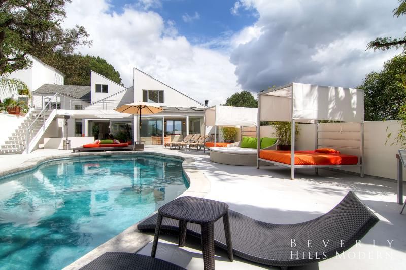 1040 - Beverly Hills Modern Estate