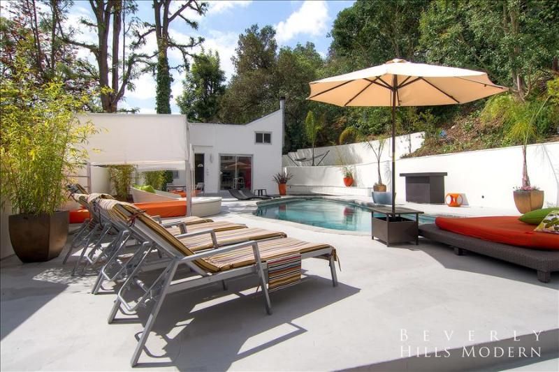 1040 - Beverly Hills Modern Estate