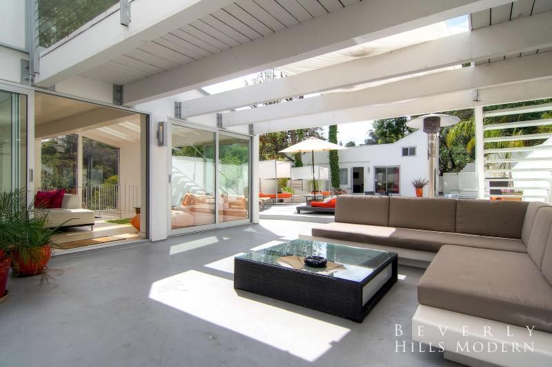 1040 - Beverly Hills Modern Estate