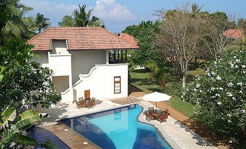 Hibiscus Beach Hotel & Villas