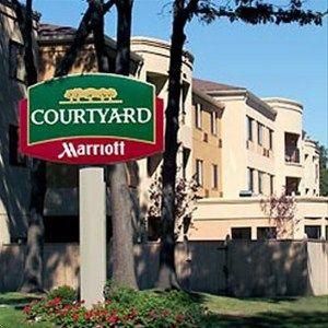 Courtyard Providence Warwick
