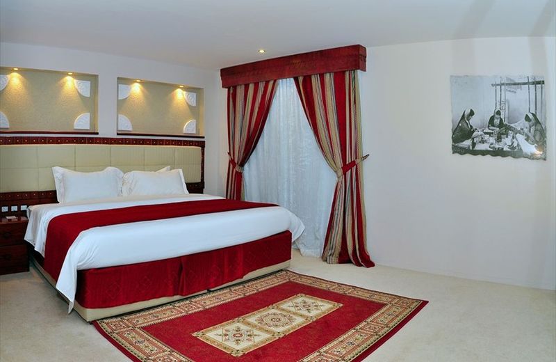 Al Liwan Suites