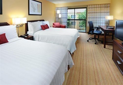 Courtyard by Marriott Houston Hobby Airport