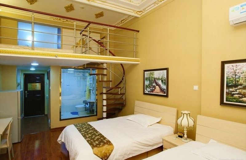 YIZHENG HOLIDAY HOTEL