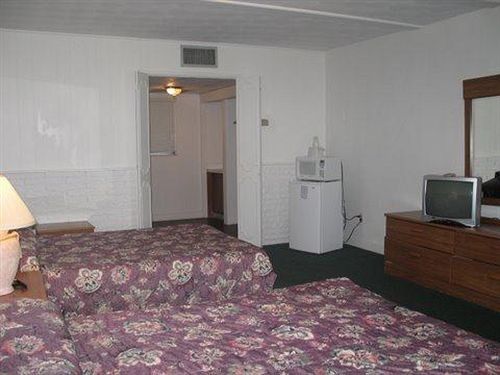 RANCH HOUSE INN AND SUITES