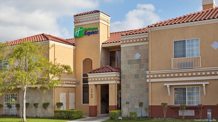 Holiday Inn Express & Suites Santa Clara, an IHG Hotel