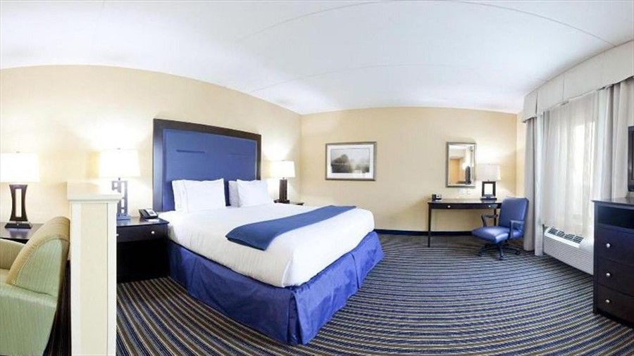 Holiday Inn Express & Suites Wilmington-Newark, an IHG Hotel