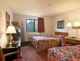 Super 8 by Wyndham Brattleboro