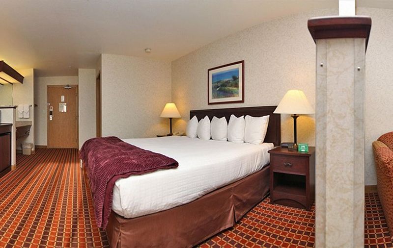 Crystal Inn Hotel & Suites - Salt Lake City