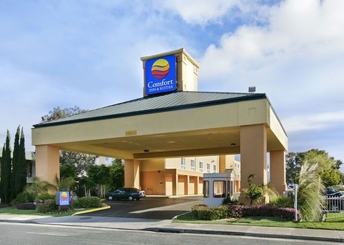 Comfort Inn & Suites Oakland