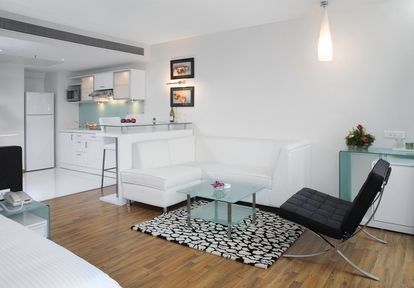 ST LAURN SUITES